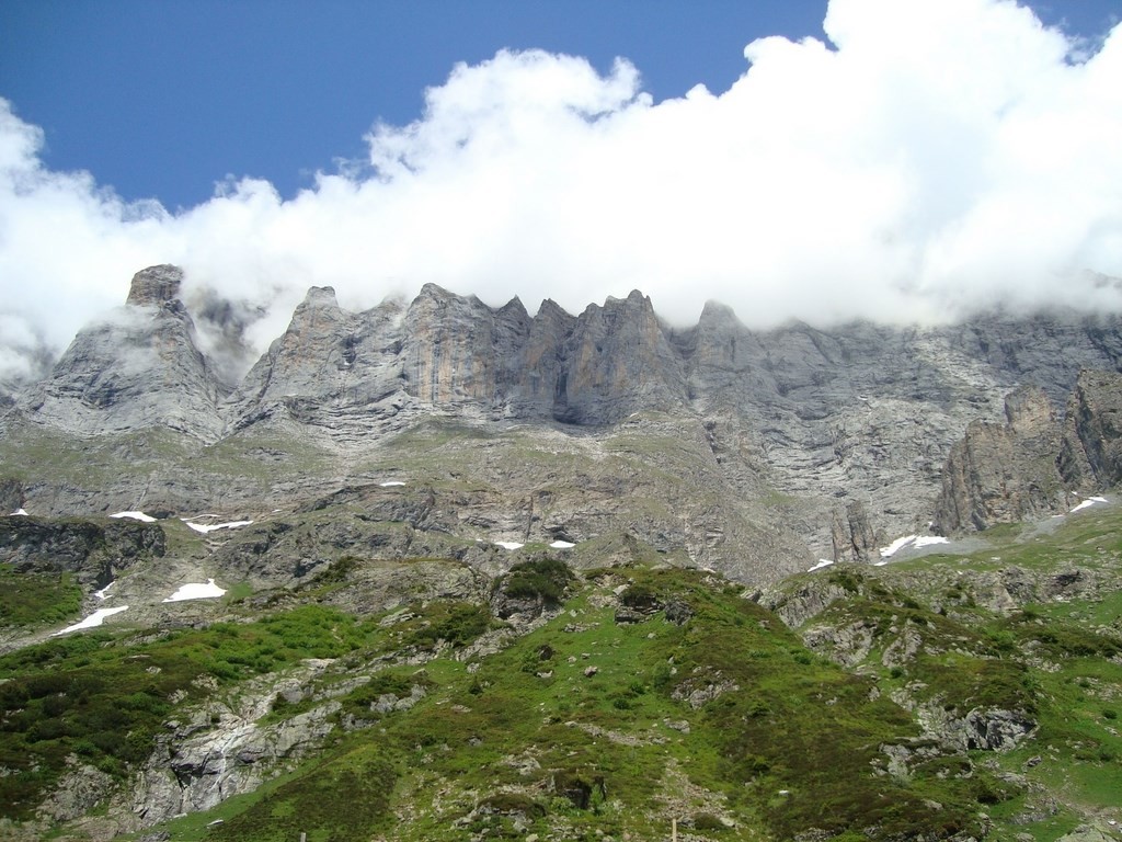 Sicht an die Felsmauer